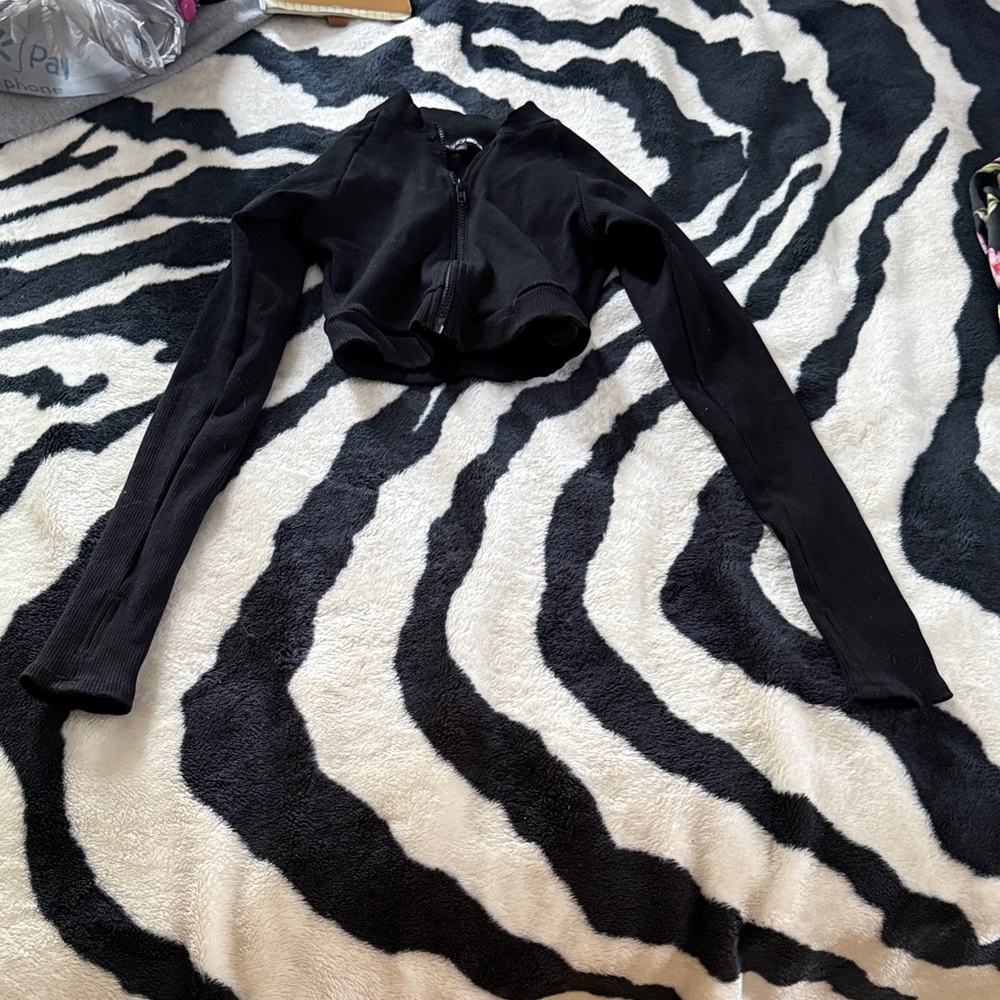 Fashion Nova Black Long Sleeve Cropped Zip Up.